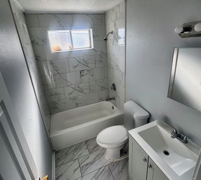 Bathroom with tub and vanity in a 2-bedroom Metairie home