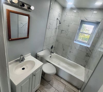 Bathroom with tub and vanity in a 2-bedroom Metairie home